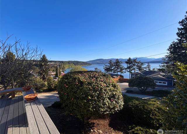 Property at 141 Sunset Blvd, Port Townsend, WA 98368, 2 beds, 2 baths