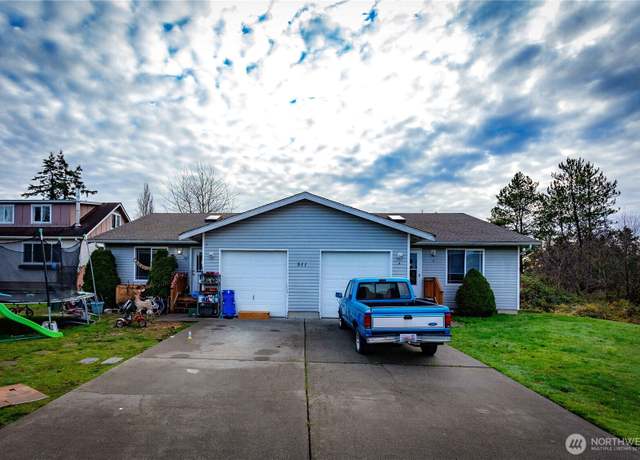Property at 511 G St, Blaine, WA 98230, 6 beds, 4 baths