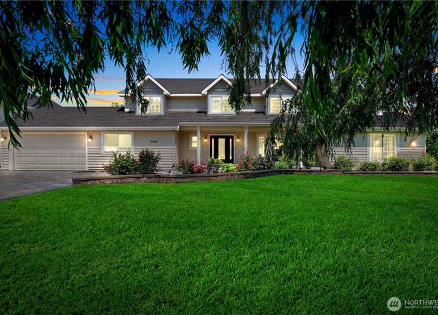 Property at 2060 5th St, Wenatchee, WA 98801, 6 beds, 5 baths