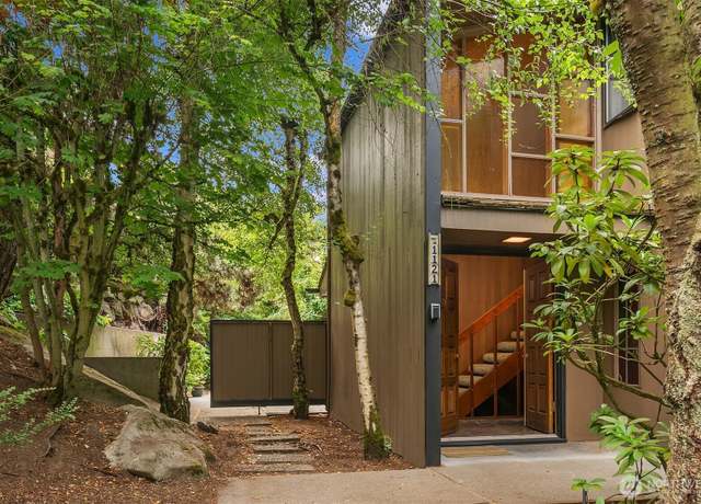 Property at 1121 NW 200th St, Shoreline, WA 98177, 5 beds, 3.5 baths
