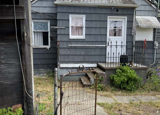 Property at 8145 30th Ave SW, Seattle, WA 98126, 1 bed, 1 bath