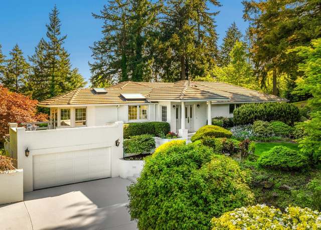 Property at 401 Detwiller Ln, Bellevue, WA 98004, 3 beds, 3 baths