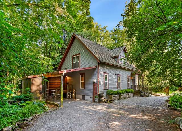 Property at 325 Columbia St, Sumas, WA 98295, 2 beds, 2 baths