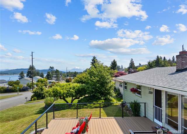 Property at 3309 W 2nd St, Anacortes, WA 98221, 3 beds, 1 bath