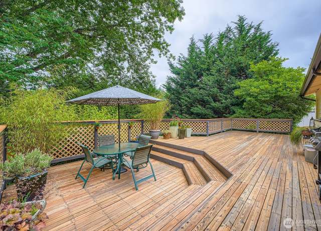 Property at 8634 NE 169th St, Kenmore, WA 98028, 4 beds, 2.5 baths