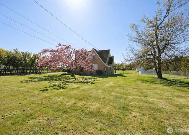 Property at 46919 244th Ave SE, Enumclaw, WA 98022, 3 beds, 2.5 baths