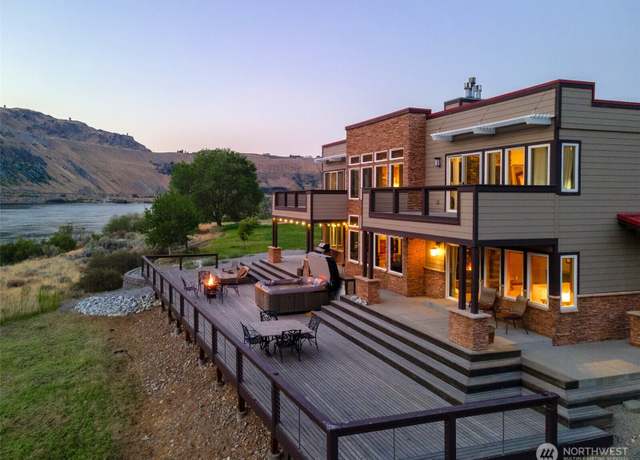 Property at 99 N Shore Dr, Orondo, WA 98843, 5 beds, 7 baths