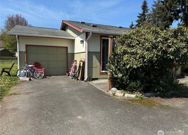 Property at 9719 5th St NE, Lake Stevens, WA 98258, 5 beds, 2 baths