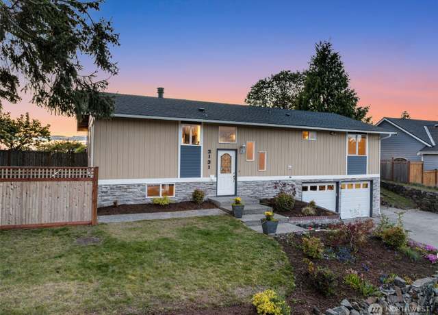 Property at 3131 N Narrows Dr, Tacoma, WA 98407, 4 beds, 3 baths