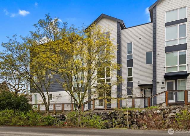 Property at 302 N 107th St, Seattle, WA 98133, 2 beds, 2 baths