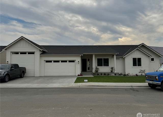 Property at 634 S Juli Ave, East Wenatchee, WA 98802, 4 beds, 3 baths