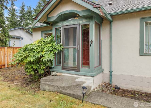 Property at 811 N 18th St, Mount Vernon, WA 98273, 3 beds, 2 baths