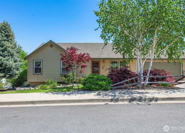 Property at 1921 Hideaway Pl, Wenatchee, WA 98801, 4 beds, 3 baths