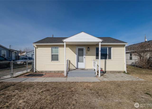 Property at 2122 W Spruce St, Moses Lake, WA 98837, 3 beds, 2 baths