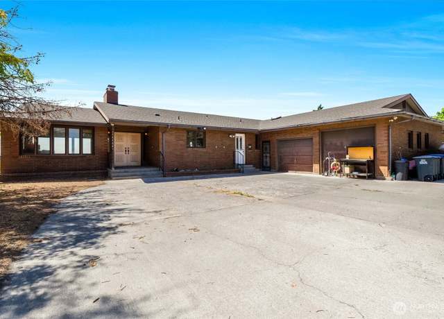 Property at 310 N Crestview Dr, Moses Lake, WA 98837, 5 beds, 3 baths