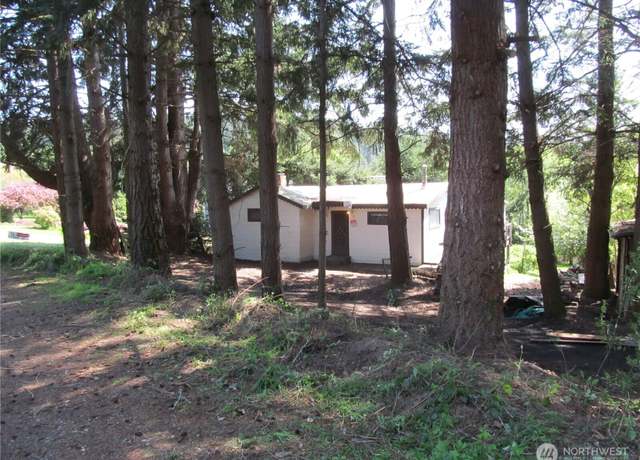 Property at 7780 Cultus Bay Rd, Clinton, WA 98236, 1 bed, 1 bath