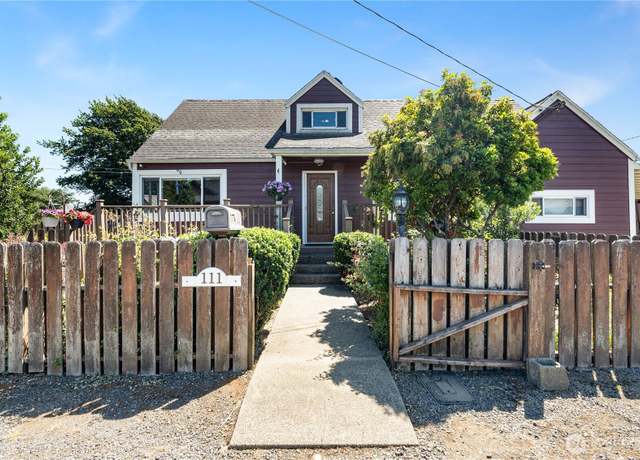 Property at 111 E King St, Aberdeen, WA 98520, 3 beds, 1 bath