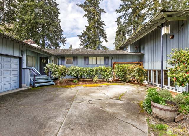 Property at 2233 77th Ave NE, Medina, WA 98039, 4 beds, 2.5 baths