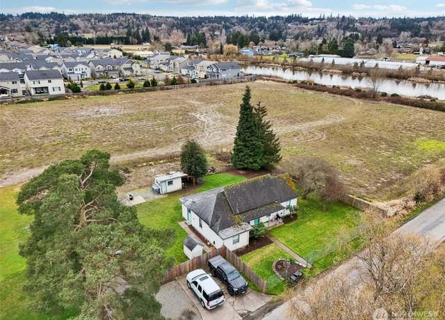 Property at 3102 16th Ave NW, Puyallup, WA 98371, 2 beds, 1.5 baths
