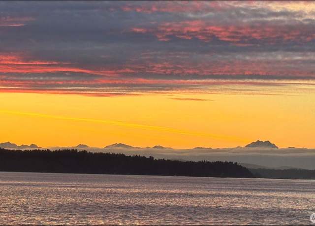 Property at 12817 Standring Ln SW, Burien, WA 98146, 3 beds, 3 baths