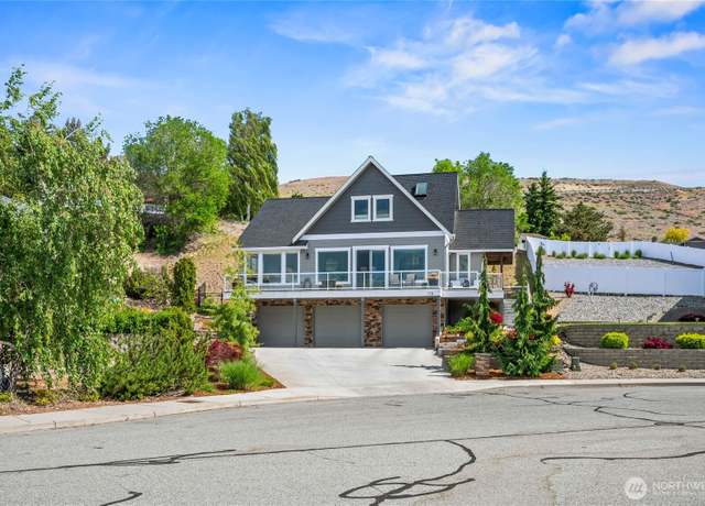 Property at 719 19th St NE, East Wenatchee, WA 98802, 3 beds, 3.5 baths