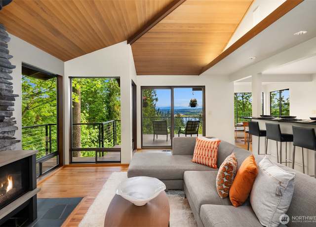 Property at 9222 SE 46th St, Mercer Island, WA 98040, 4 beds, 2.5 baths
