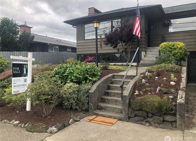 Property at 2221 Trenton Ave, Bremerton, WA 98310, 3 beds, 2 baths