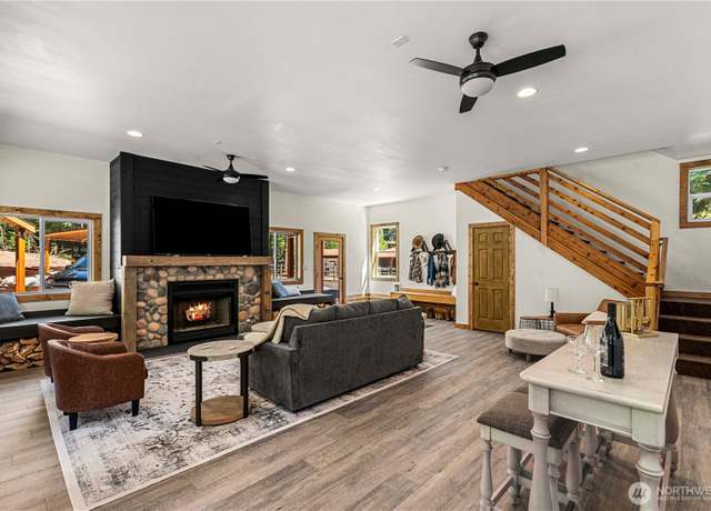 Property at 11190 Meadow Dr, Leavenworth, WA 98826, 3 beds, 3.5 baths