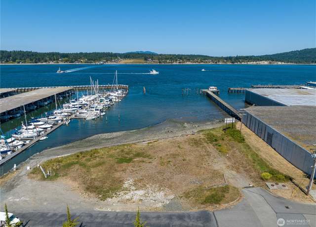 Property at 1502 5th St, Anacortes, WA 98221