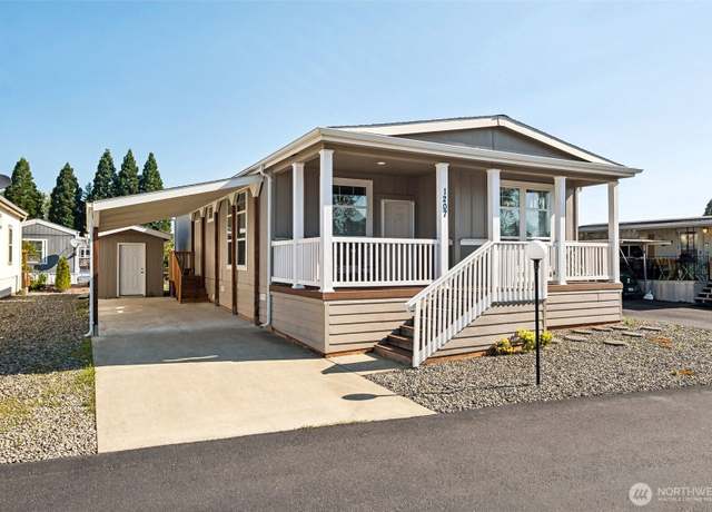 Property at 1207 Maple Dr, Enumclaw, WA 98022, 3 beds, 2 baths