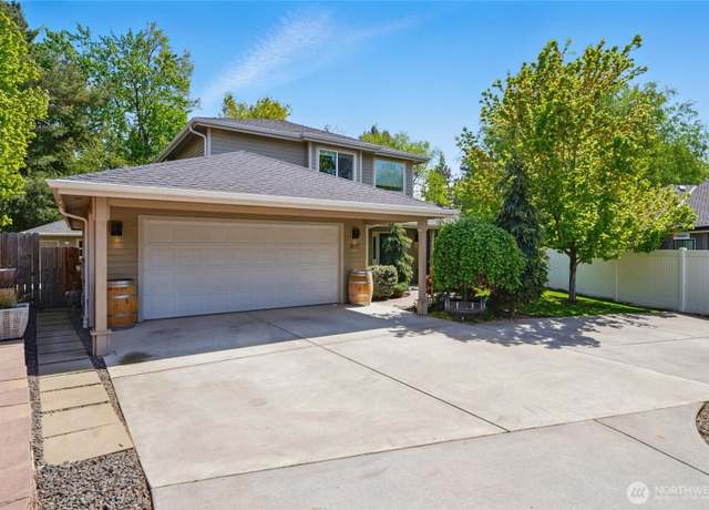 Property at 1847 Woodmere Loop, Walla Walla, WA 99362, 3 beds, 2.5 baths
