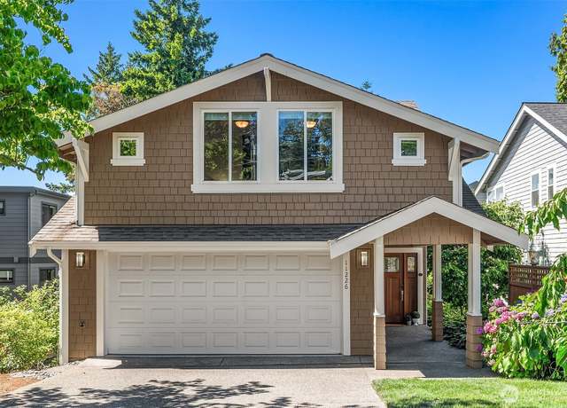 Property at 11226 NE 67th St, Kirkland, WA 98033, 4 beds, 3.5 baths