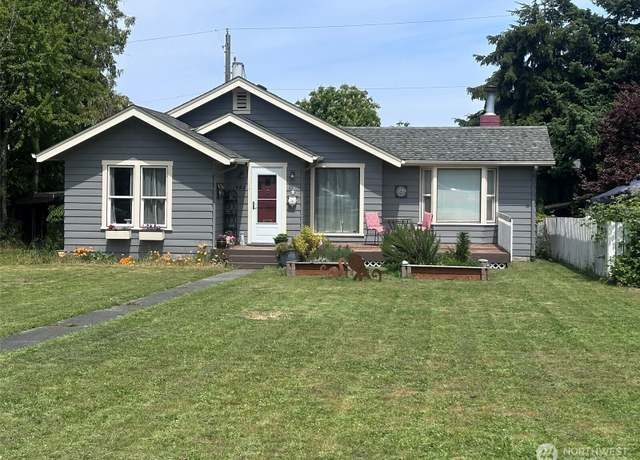 Property at 131 W 12th St, Port Angeles, WA 98362, 3 beds, 1 bath