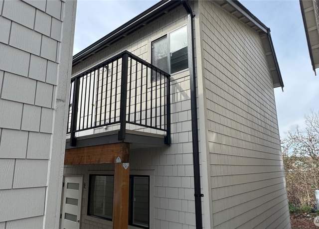 Property at 476 SE Barrington Dr Unit E, Oak Harbor, WA 98277, 2 beds, 1.5 baths