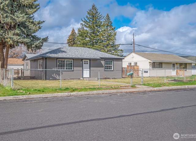 Property at 153 F St NE, Ephrata, WA 98823, 3 beds, 2 baths