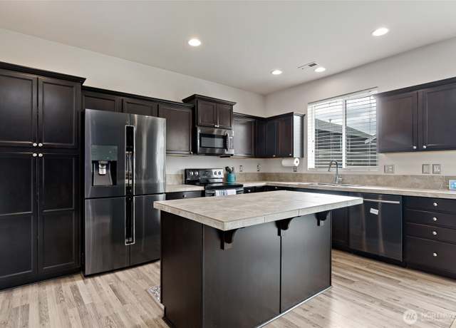 Property at 20018 98th Ave E, Graham, WA 98338, 4 beds, 2.5 baths