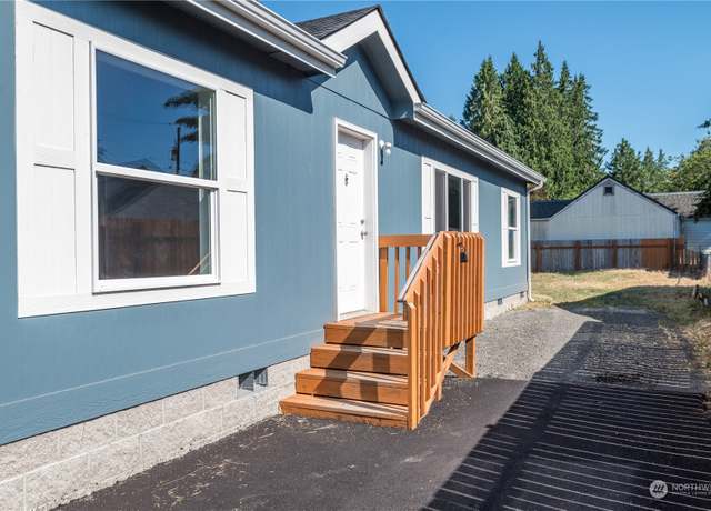 Property at 1105 Cowlitz Way, Kelso, WA 98626, 3 beds, 2 baths