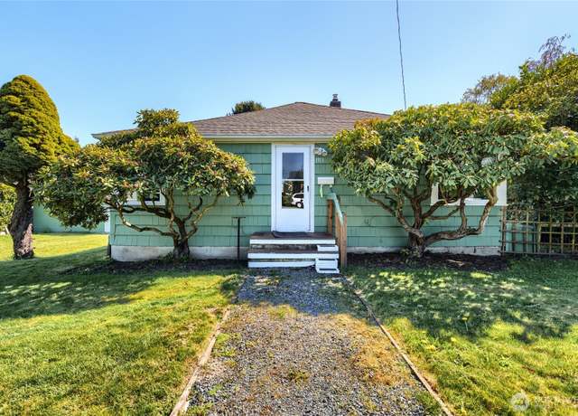 Property at 1913 11th St, Anacortes, WA 98221, 2 beds, 1 bath