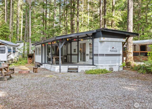 Property at 190 1 Fireside Lodge Cir, Maple Falls, WA 98244, 2 beds, 1 bath