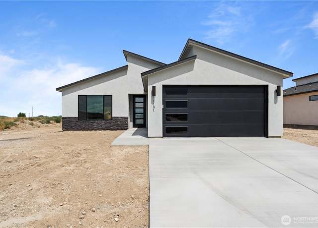 Property at 714 P St NE, Quincy, WA 98848, 3 beds, 2 baths