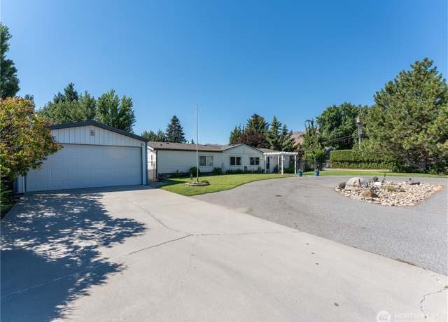 Property at 1623 Locust St, Wenatchee, WA 98801, 3 beds, 2 baths