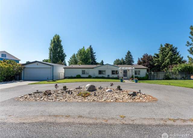 Property at 1623 Locust St, Wenatchee, WA 98801, 3 beds, 2 baths
