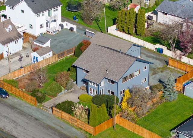 Property at 1406 30th St, Anacortes, WA 98221, 4 beds, 3 baths