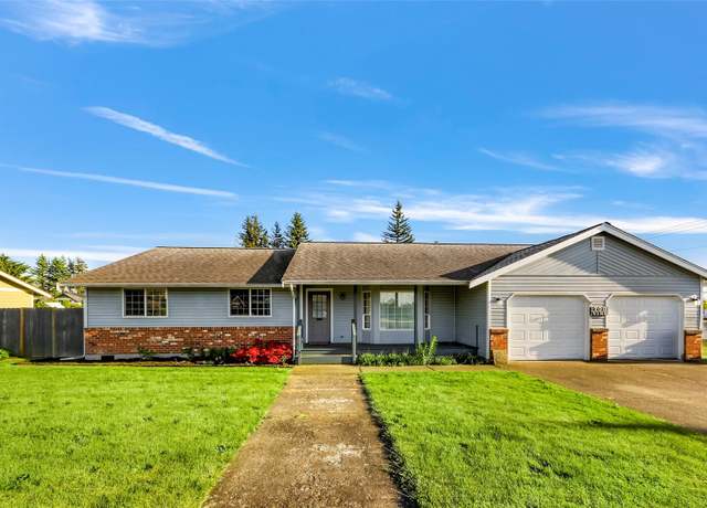 Property at 700 Vine St, Lynden, WA 98264, 3 beds, 2.5 baths