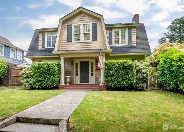 Property at 1702 24th Ave, Longview, WA 98632, 3 beds, 2 baths