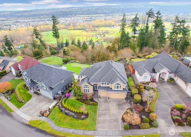 Property at 17021 140th Ave E, Puyallup, WA 98374, 4 beds, 3.5 baths