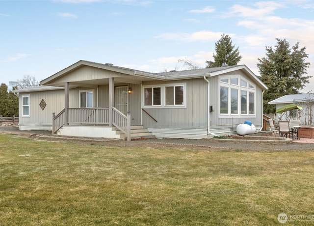 Property at 3203 S 101st Ave, Yakima, WA 98903, 3 beds, 2 baths