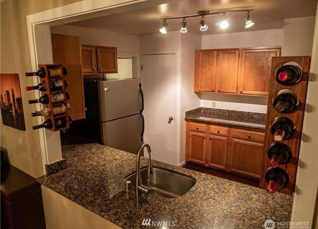 Property at 12840 SE 40th Ct Unit B12, Bellevue, WA 98006, 2 beds, 2 baths