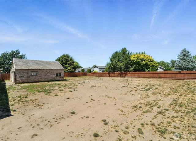 Property at 136 Blalock Dr, Walla Walla, WA 99362