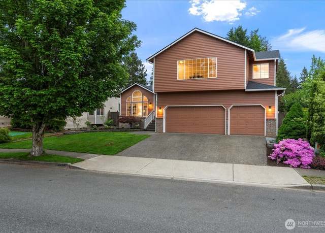 Property at 4409 NE 6th Ct, Renton, WA 98059, 4 beds, 2.5 baths